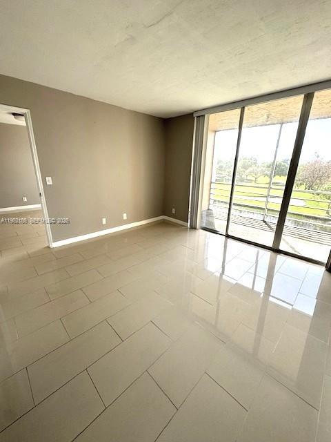 Building Photo - 9470 Live Oak Pl