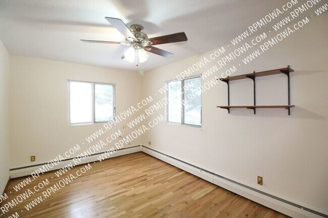 Building Photo - SCREENED PORCH!! 3 Bedroom, 1.5 Bath Home ...