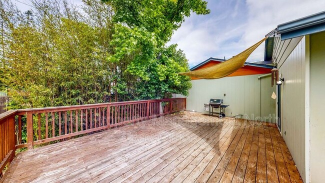 Building Photo - 3225 Meadow Glen Dr