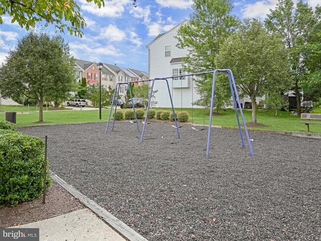 Building Photo - 4243 Begonia Dr