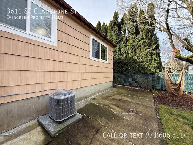 Building Photo - 3611 SE Gladstone St