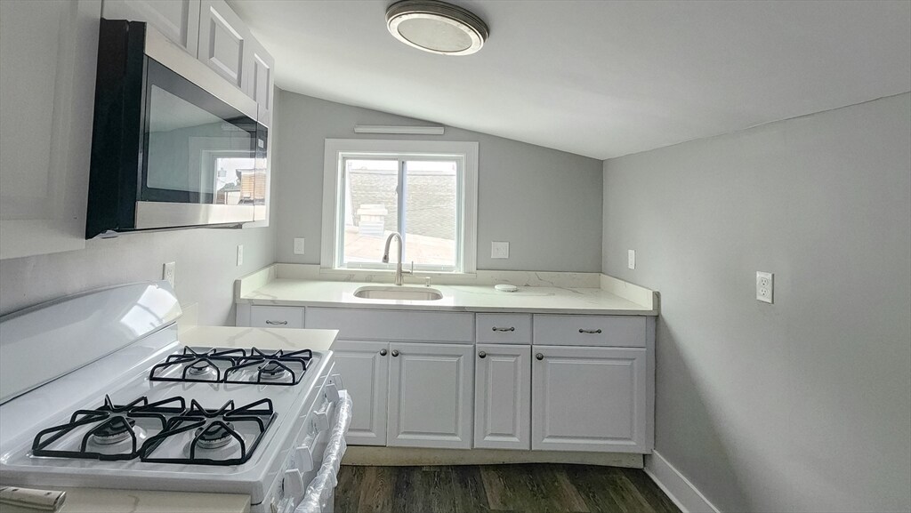 Building Photo - 2 Wall St