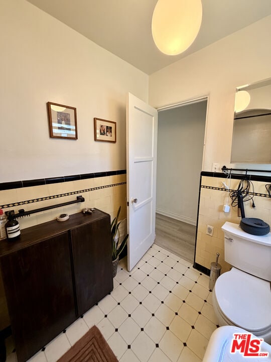 Building Photo - 1362 S Stanley Ave