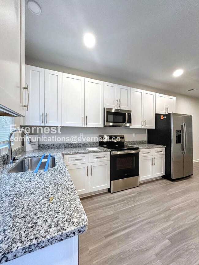 Building Photo - 310 N Correll St