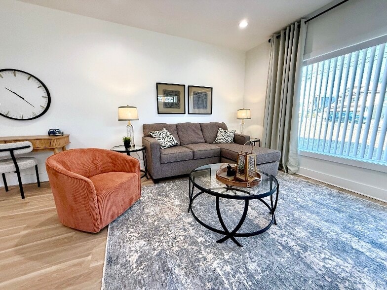 Building Photo - 3203 Memorial Ave