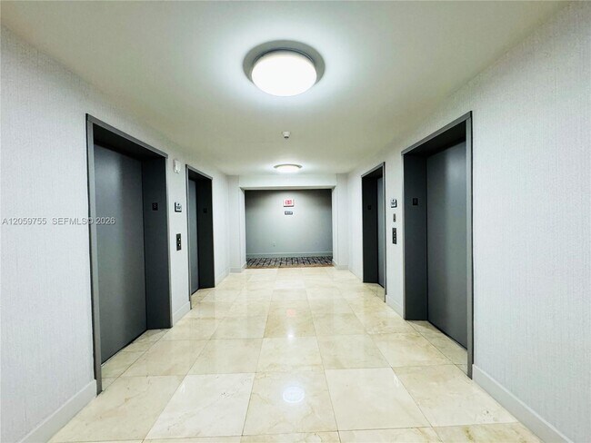 Building Photo - 2101 Brickell Ave