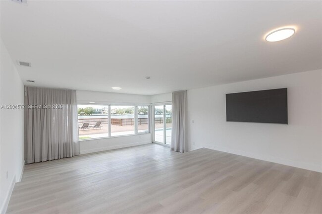 Building Photo - 1690 Daytonia Rd