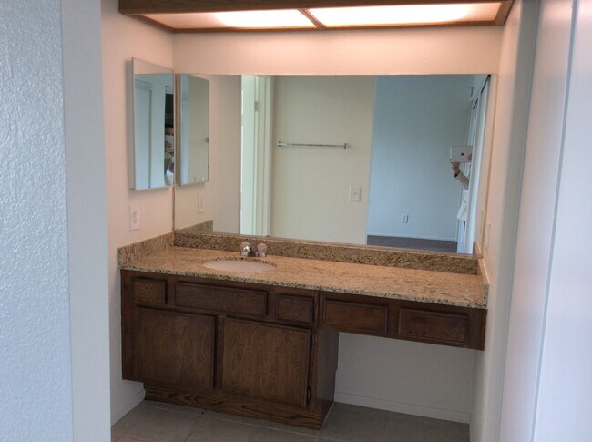 Building Photo - 1015 Angela Ct