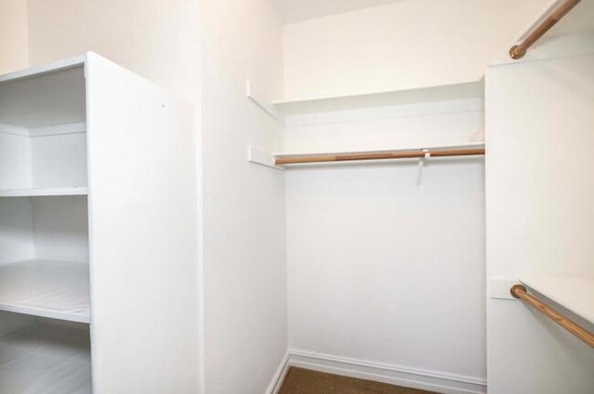 Building Photo - APARTMENT