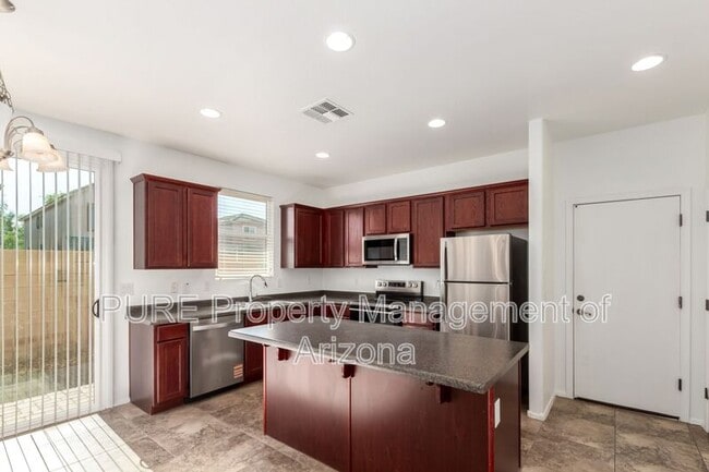 Building Photo - 4044 E Oakland St
