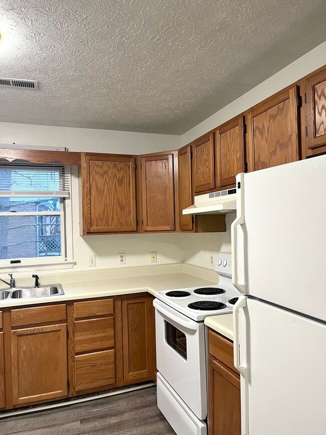 Building Photo - Renovated Home Near Virginia Tech