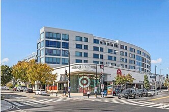 Building Photo - 1br 1 ba condo, Cityline at Tenley Condomi...