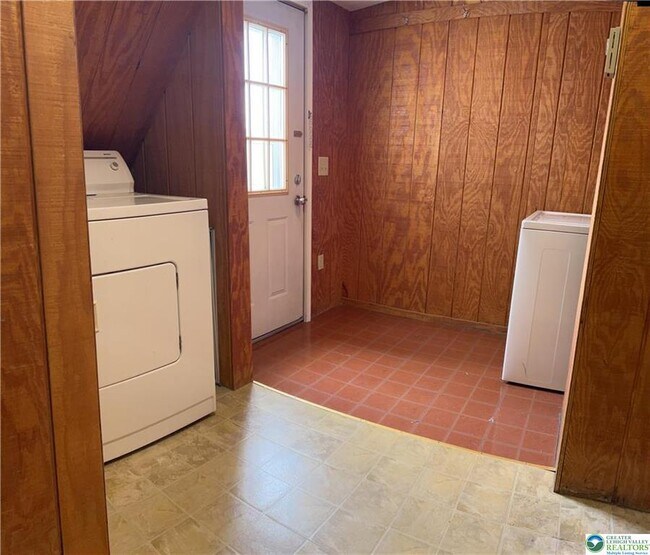 Building Photo - 402 Prospect Ave