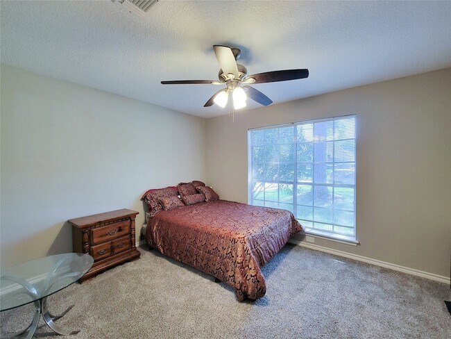 Building Photo - 6606 Brittany Park Ln