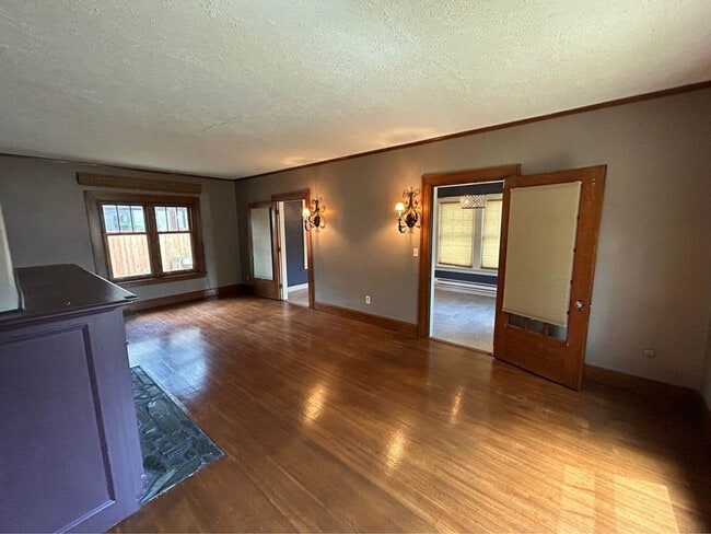 Building Photo - 600 W 26th St