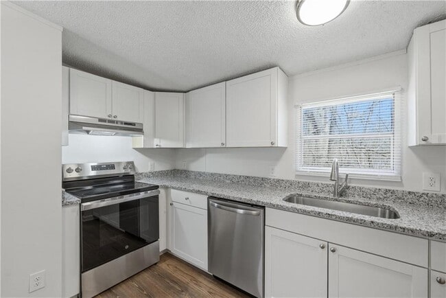 Building Photo - 190 Chivalry Ln