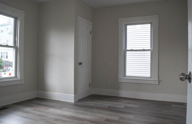 Building Photo - Renovated 3 Bedroom 2 Bathroom Single-Family Home!