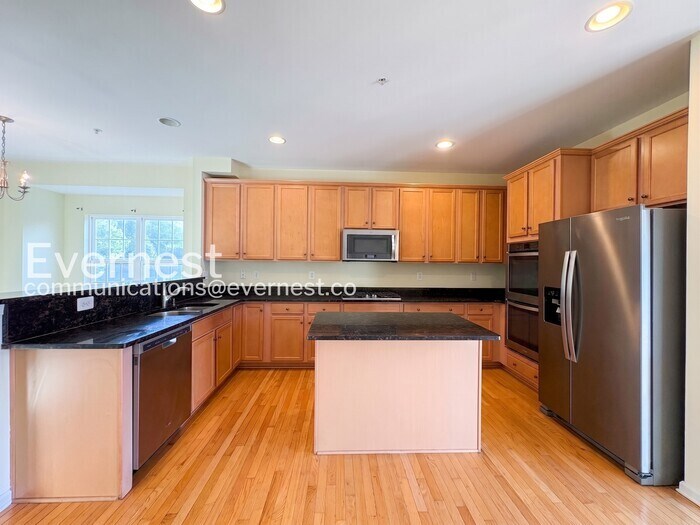 Building Photo - 6137 Hanlon St