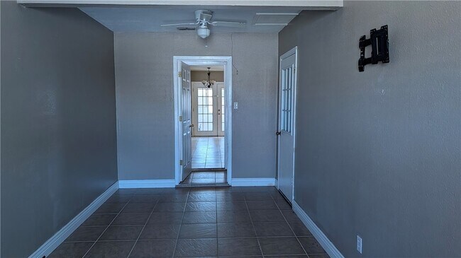 Building Photo - 9550 Waxwing St