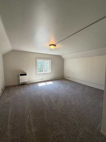 Building Photo - 813 W Clay Ave