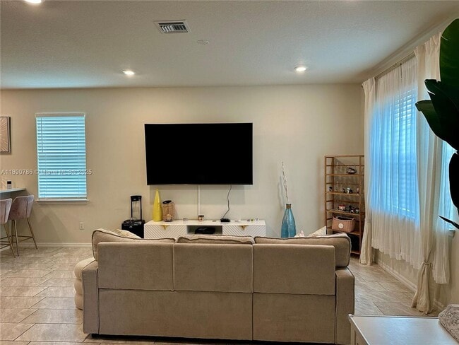 Building Photo - 4144 Greenway Dr