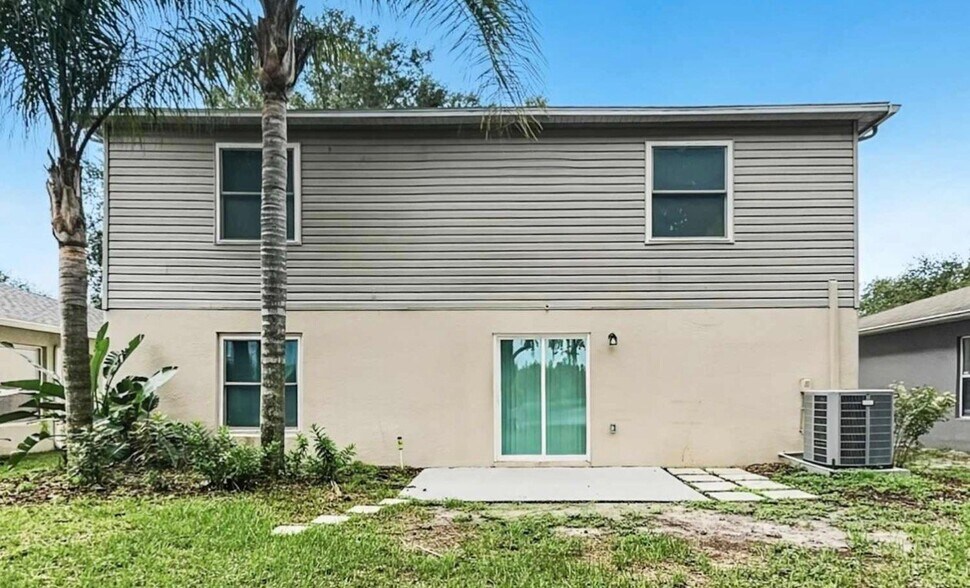 Building Photo - 13933 Jacobson Dr