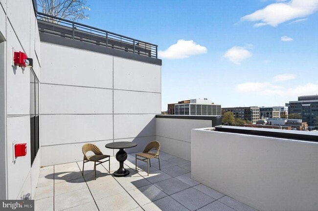 Building Photo - 811 S Columbus St