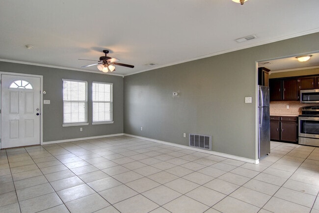 Building Photo - 5825 Skylark Dr