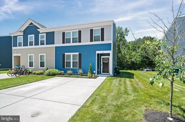 Primary Photo - 154 Currant Cir