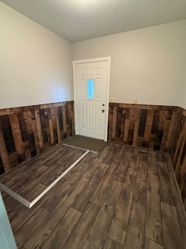 Building Photo - 3 Bedroom Home - Daleville