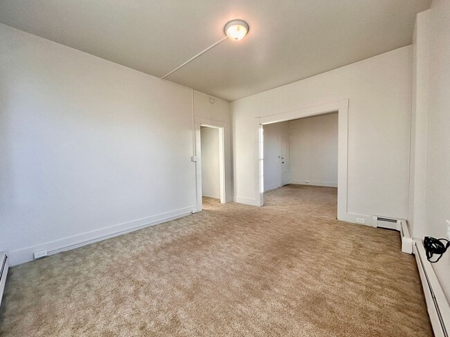 Building Photo - 202 E Main St