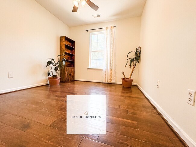 Building Photo - Charming Home in the Heart of Greenville