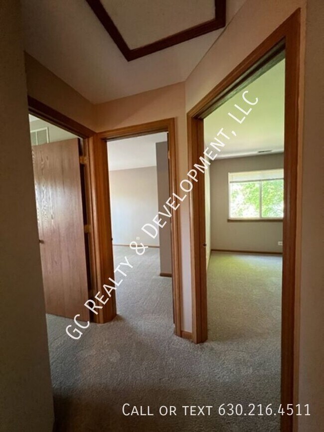 Building Photo - 737 Candleridge Ct