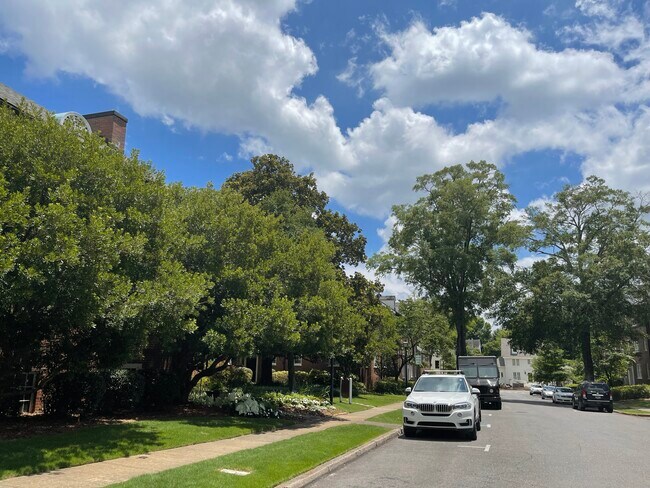 Thornhill Road - 2850 Fairway Dr