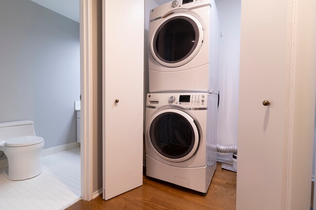 Building Photo - 680 N Lake Shore Dr