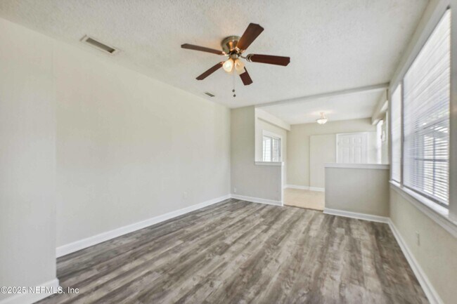 Building Photo - 4848 Plymouth St