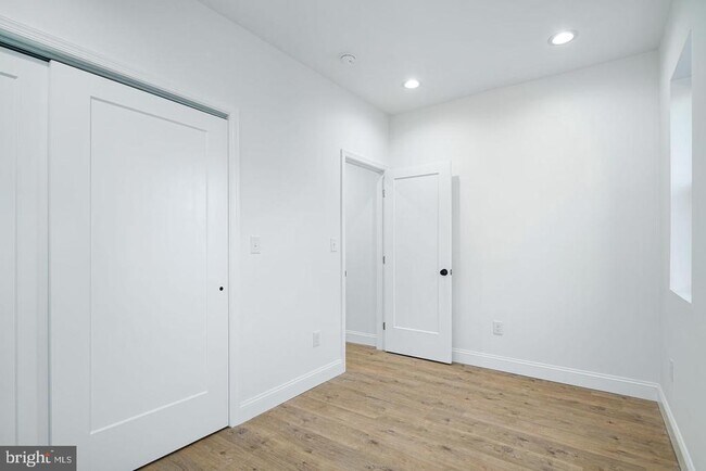 Building Photo - 840 Leland St