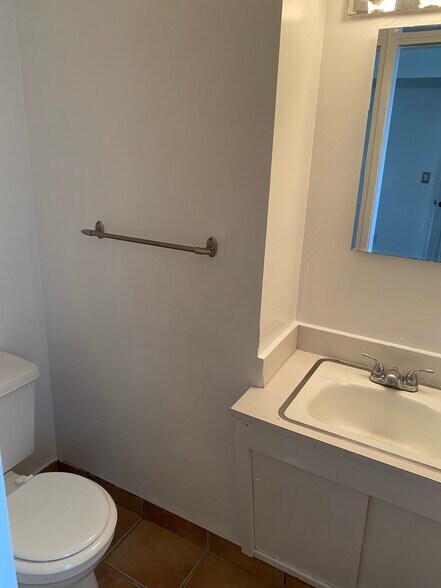 Building Photo - 48 San Clemente St