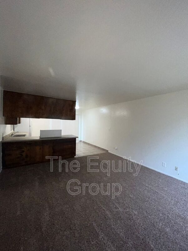 Building Photo - 10730 Railroad Ave