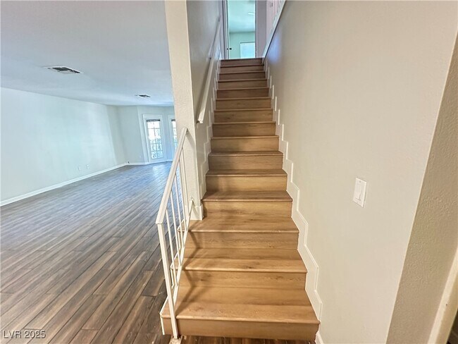 Building Photo - 3947 Delos Dr