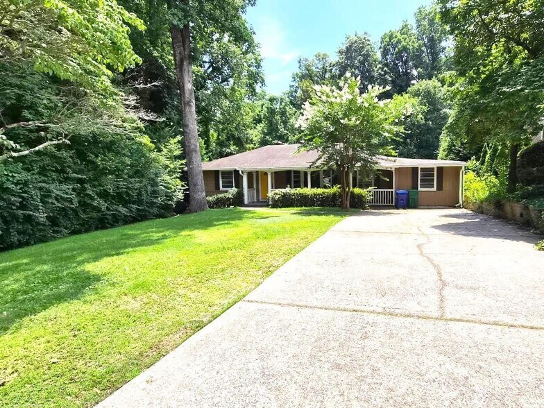 Building Photo - 3022 Templewood Dr NE