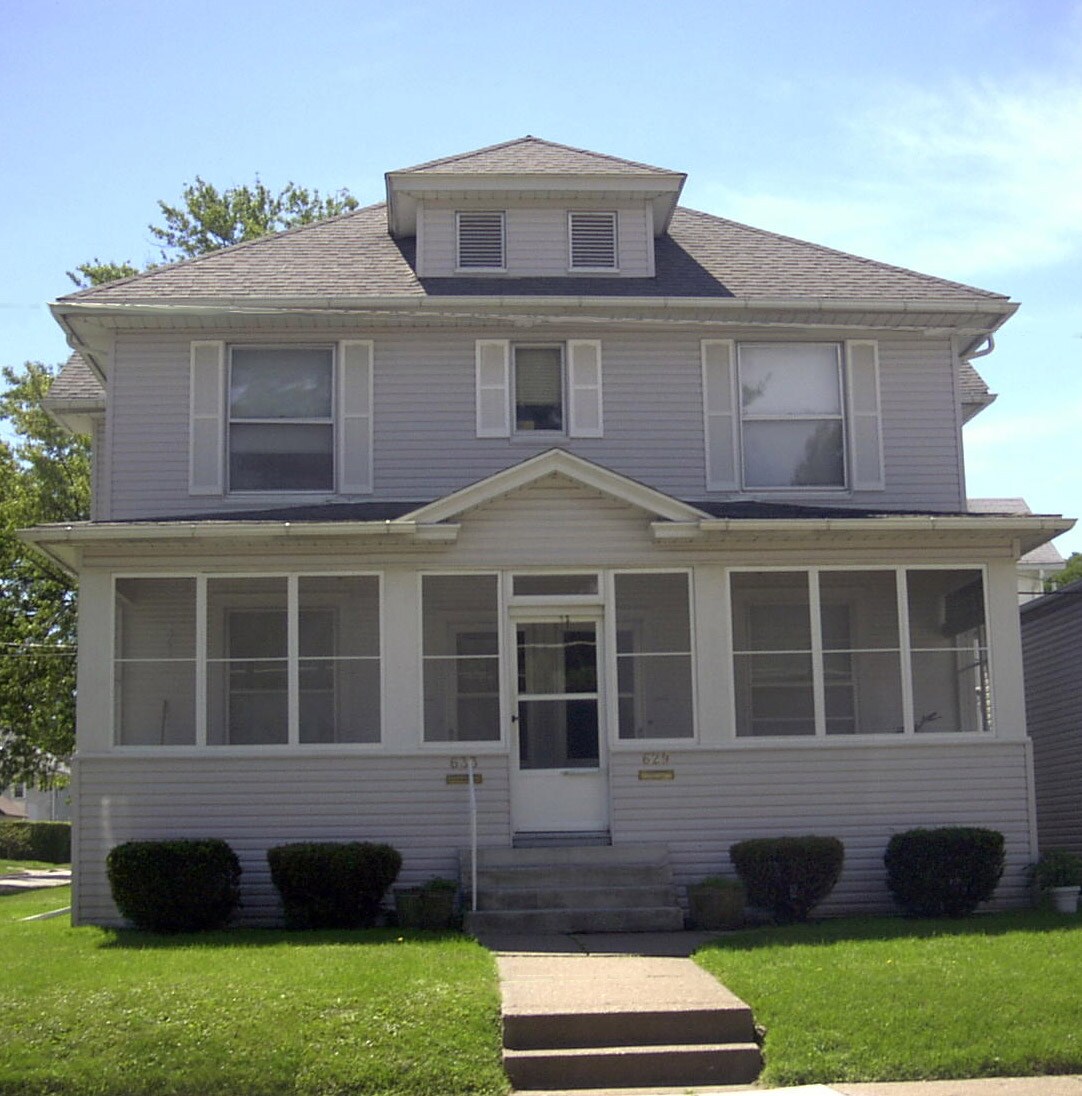 Exterior - 633 E Lombard St