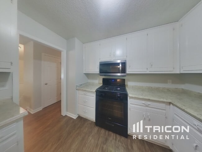 Building Photo - 1025 Brenton Dr NW