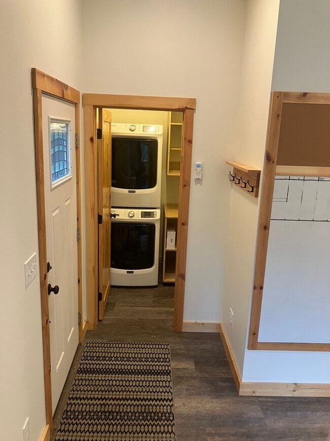 Building Photo - 3764 Biz Point Rd