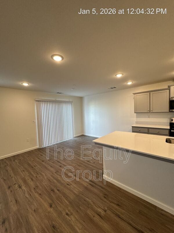 Building Photo - 7064 W Wren Ave