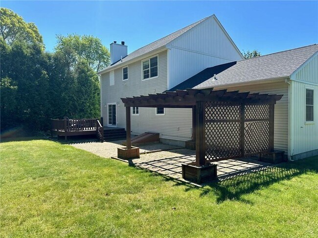 Building Photo - 25 Sycamore Dr