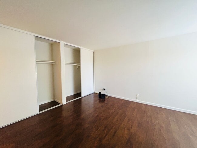 Building Photo - Spacious Two Bedroom, Two Bath Condo in De...