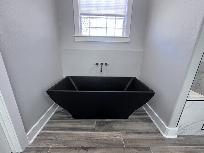 Building Photo - 8817 Stillwater Rd