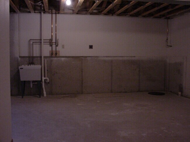 Building Photo - 624 N 16th Ave