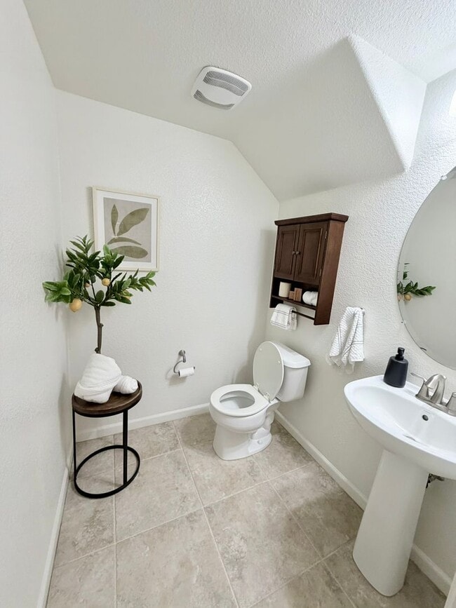 Building Photo - 1715 Dark Horse Rd